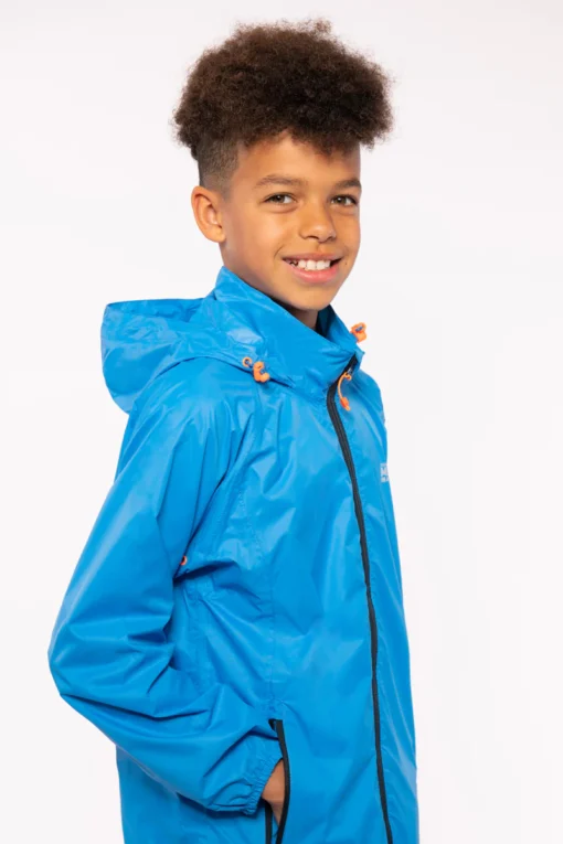 Mac-in-a-Sac-KidsMiniJacket-Ocean9 MIAS ORIGIN KIDS OCEAN BLUE on the model close up