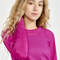 craft pro hypervent wind long sleeve t-shirt women's front on the model close up