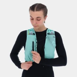 inov8-racepac20-1 - zipped pocket detail