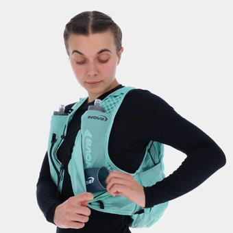 inov8-racepac20-1 - close up pocket detail