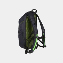 inov8-venturelite-hiking-pack-8l - angle view